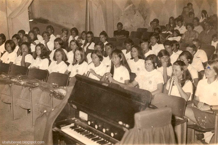 Crianças no Cine Iperoig (ubatubense.blogspot.com)